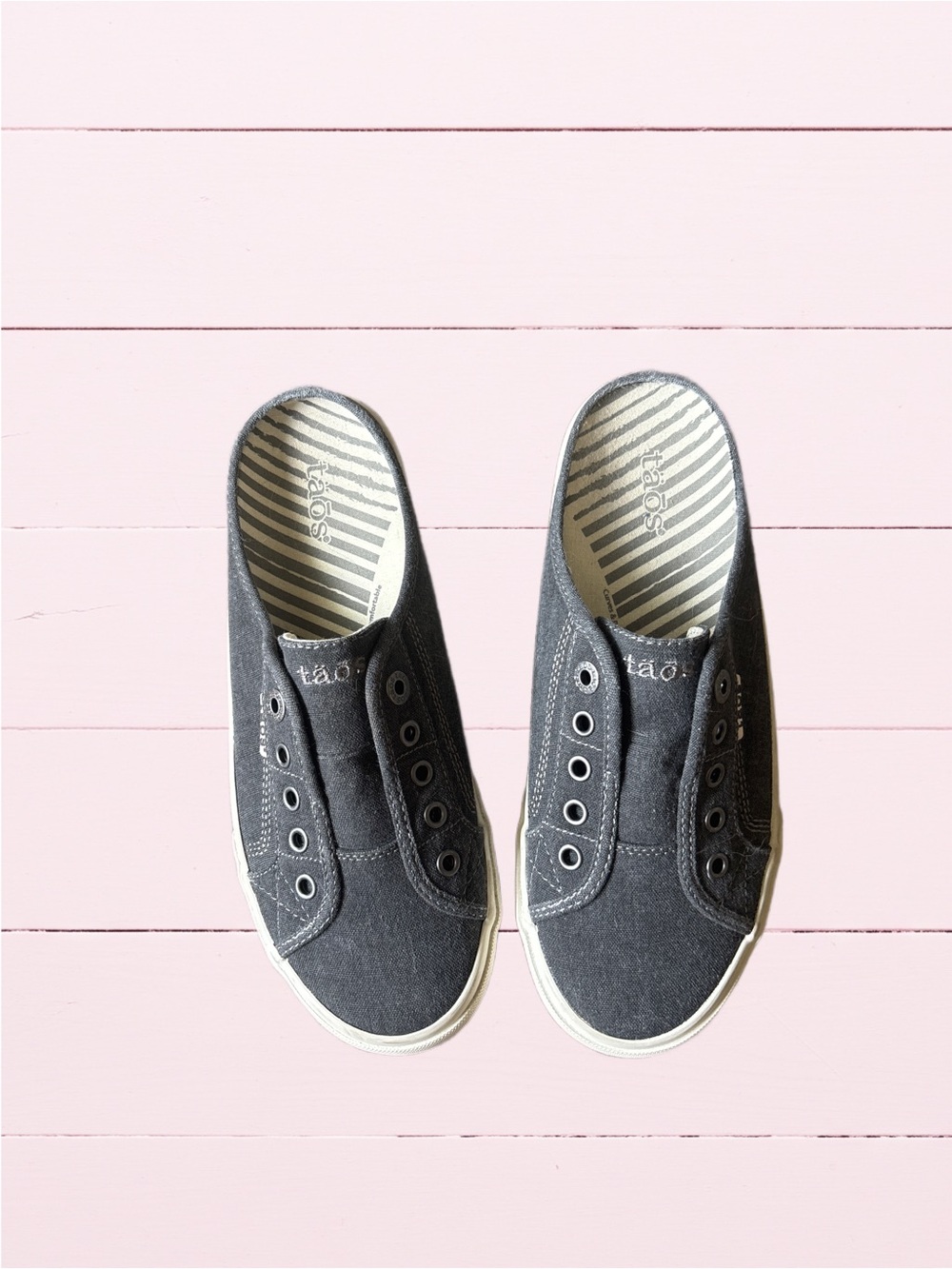 Taos Women’s Size 8.5 Slip-On Canvas Sneakers in Charcoal